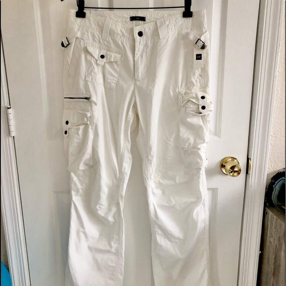NWT - GAP pants with lots of pockets!